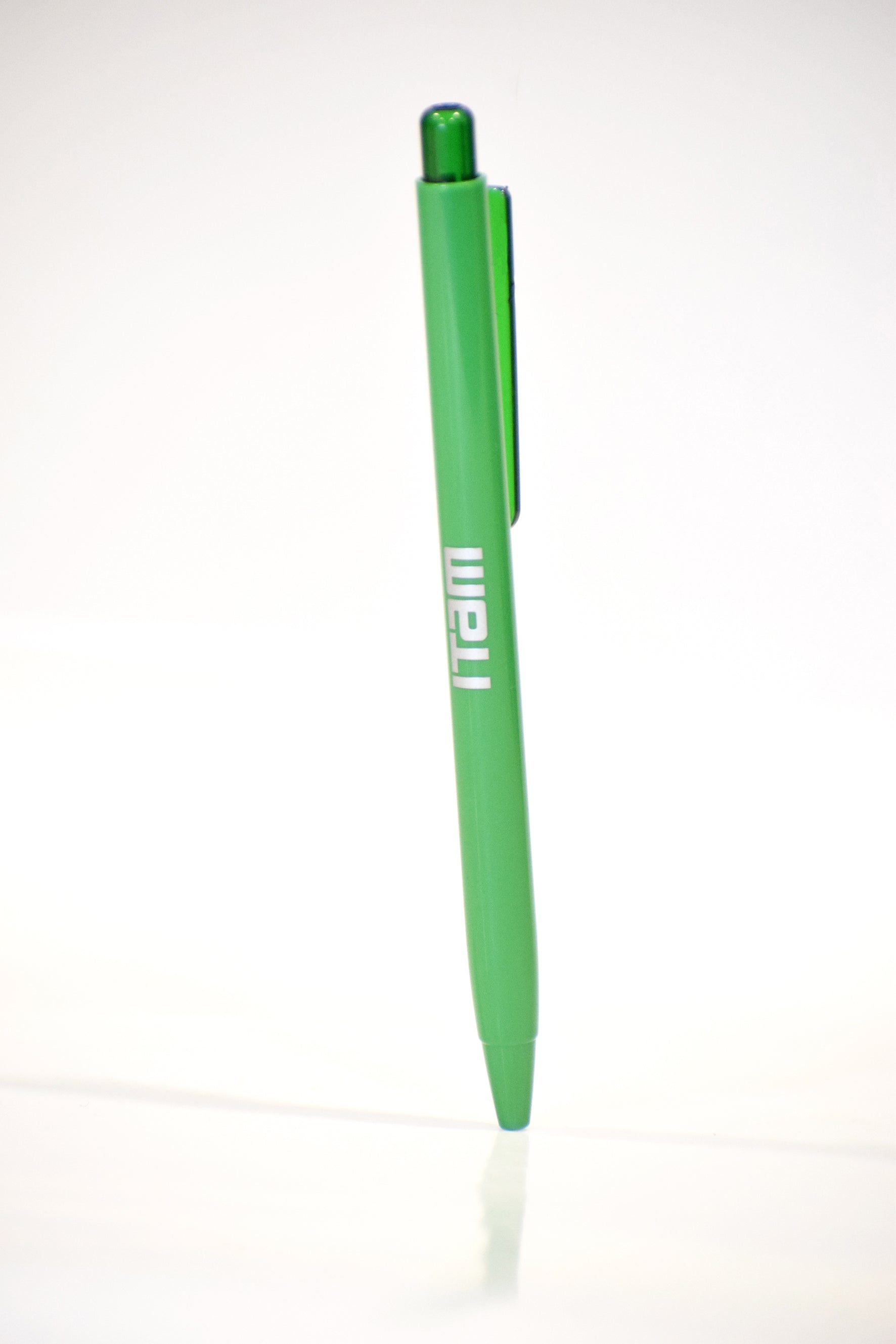 Bolígrafo en verde obscuro con logo ITAM